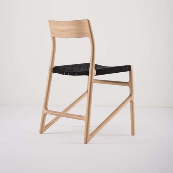 Ēdamistabas krēsls no ozolkoka ar melnu sēdekli Gazzda Fawn-image-3