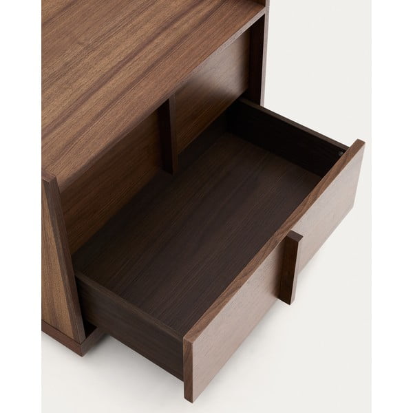 Tumši brūns naktsskapītis ar riekstkoka imitāciju Onix – Kave Home-image-3