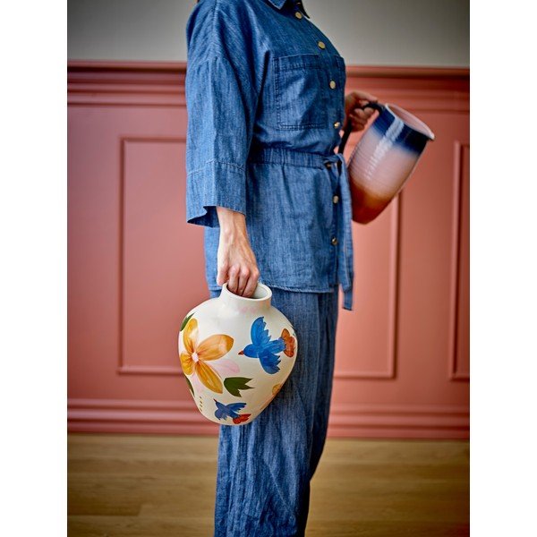 Akmensmasas ar rokām apgleznota vāze (augstums 27 cm) Maricala – Bloomingville-image-3