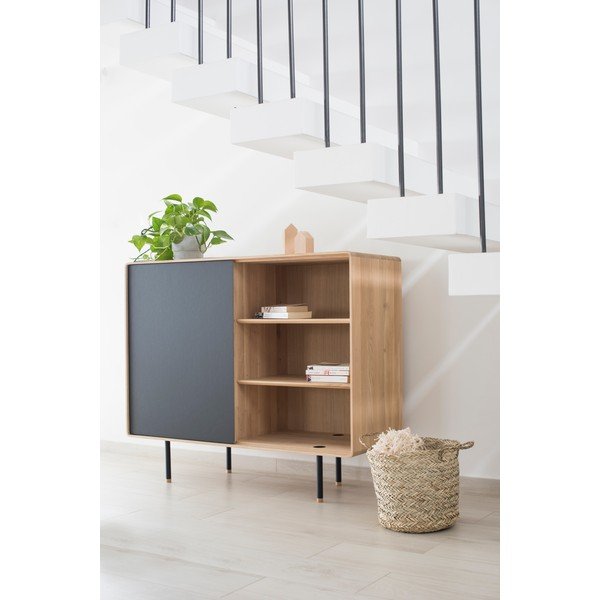 Melna/dabīga toņa ozola masīvkoka zema kumode 118x100 cm Fina – Gazzda-image-1