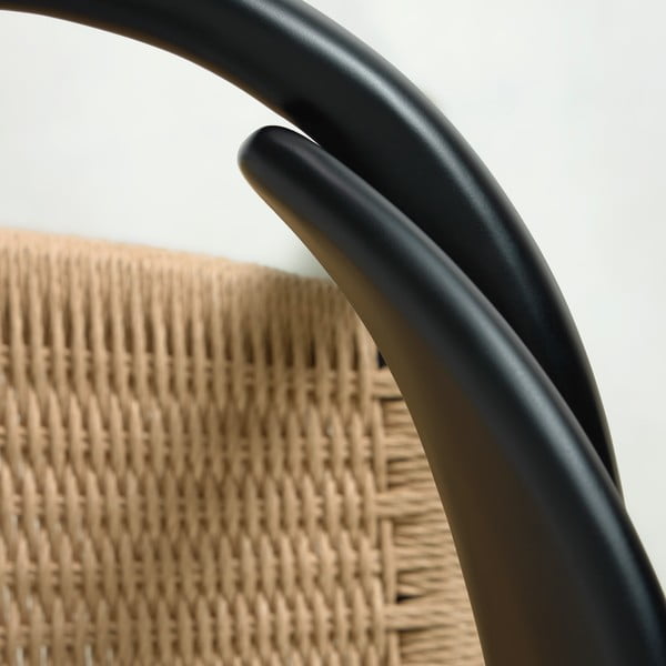 Bēšs un melns dārza krēsls no eikalipta koka Kave Home Glynis-image-1