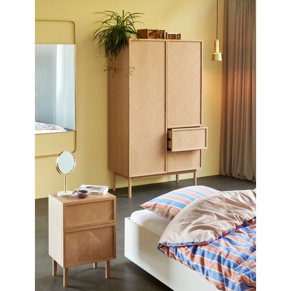 Dabīga toņa ozola masīvkoka naktsskapītis Herringbone – Hübsch-image-3