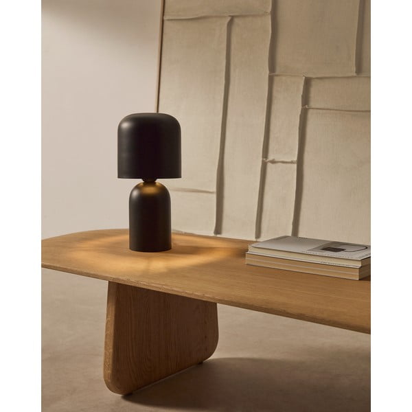 Melna galda lampa ar metāla abažūru (augstums 28 cm) Monze – Kave Home-image-1