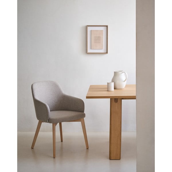 Bēšs polsterēts ēdamistabas krēsls ar roku balstiem Nelida – Kave Home-image-1