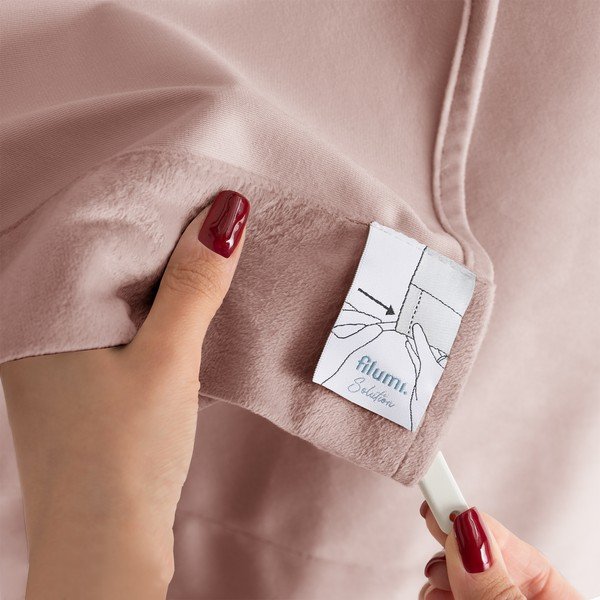 Gaiši rozā samta daļēji gaismu necaurlaidīgs aizkars 140x250 cm Velto – Filumi-image-3