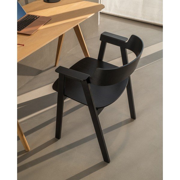 Melns ozola masīvkoka pusdienu krēsls ar roku balstiem Flip – Gazzda-image-1