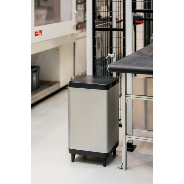 Sudraba krāsas ar pieskārienu atverama plastmasas atkritumu tvertne 80 l Berlino – DEA HOME-image-1