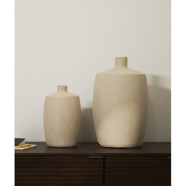 Krēmkrāsas vāze no papjēmašē (augstums 26 cm) Mireni – Kave Home-image-1