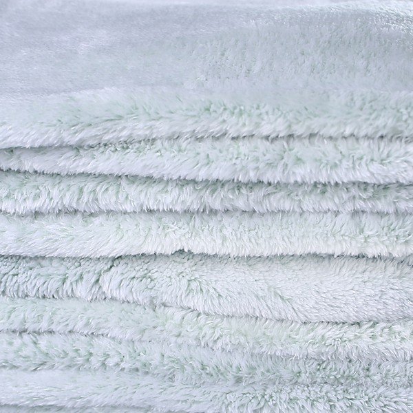 Gaiši zaļa mikrošķiedras sega DecoKing Fluff Peppermint, 170 x 210 cm-image-2