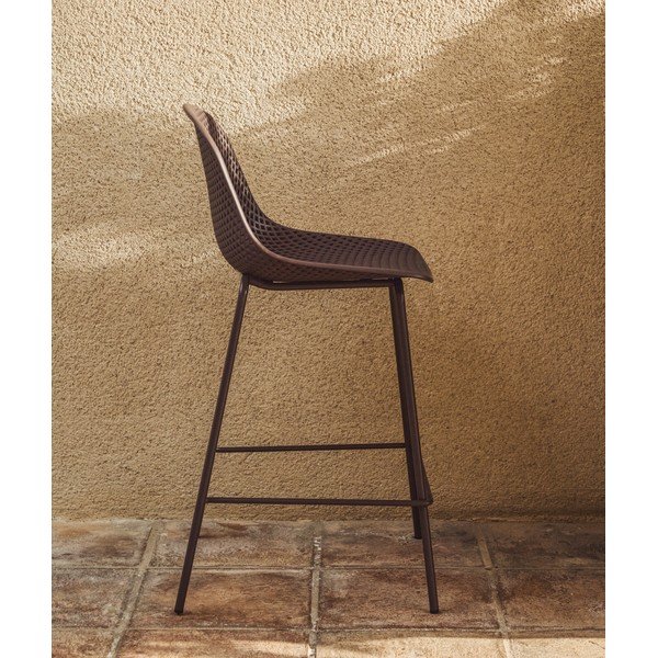 Brūns metāla/plastmasas dārza bāra krēsls Quinby – Kave Home-image-1