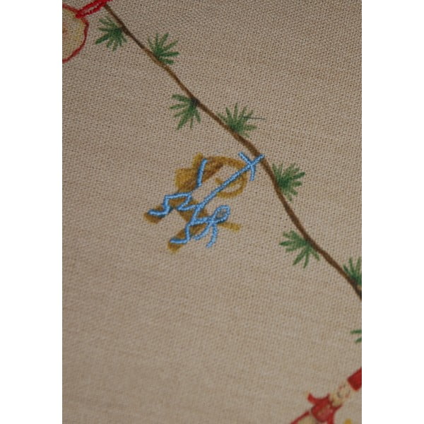 Bēšs kokvilnas apaļš paklājs zem eglītes ar Ziemassvētku motīvu ø 130 cm Hammershøi Christmas – Kähler Design-image-1