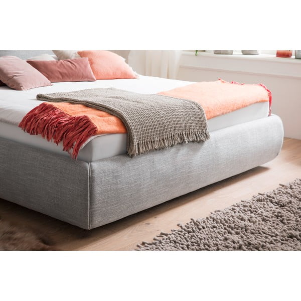 Pelēka polsterēta divvietīga gulta ar veļas kasti ar redelēm 180x200 cm Atesio – Meise Möbel-image-1