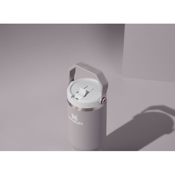 Gaiši pelēks nerūsējošā tērauda termoss 600 ml IceFlow™ Flip Straw 2.0 Tumbler Ash – Stanley-image-1