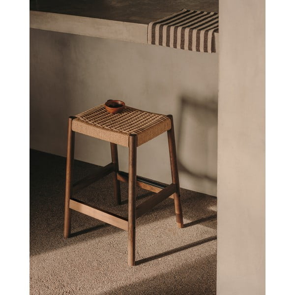 Brūnas/dabīga toņa ozola masīvkoka bāra taburetes (2 gab.) (sēdekļa augstums 66 cm) Yalia – Kave Home-image-1