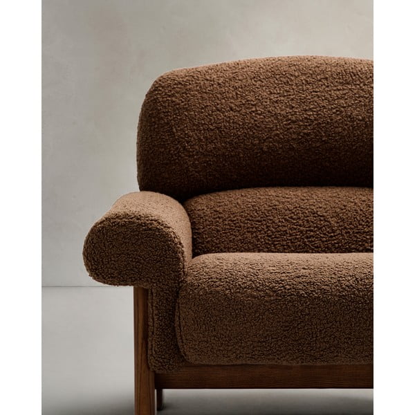 Brūns atpūtas krēsls no buklē auduma Nema – Kave Home-image-4