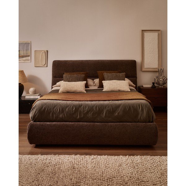 Tumši brūna polsterēta divvietīga gulta no šenila ar veļas kasti ar redelēm 180x200 cm Dafra – Kave Home-image-1