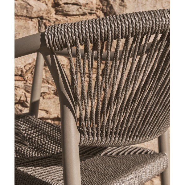 Pelēkbrūns rotangpalmas dārza krēsls Livadia – Kave Home-image-3