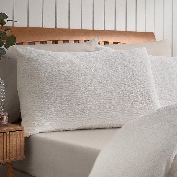Krēmkrāsas divguļamā gultas veļa 200x200 cm Textured Wave Faux Fur – Catherine Lansfield-image-2