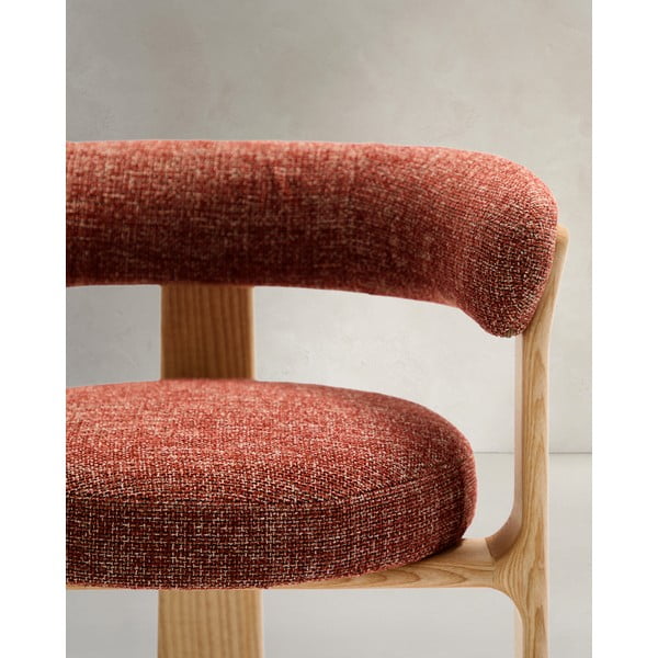 Dabīga toņa/terakotas oranžs oša masīvkoka ēdamistabas krēsls ar roku balstiem Granite – Kave Home-image-4