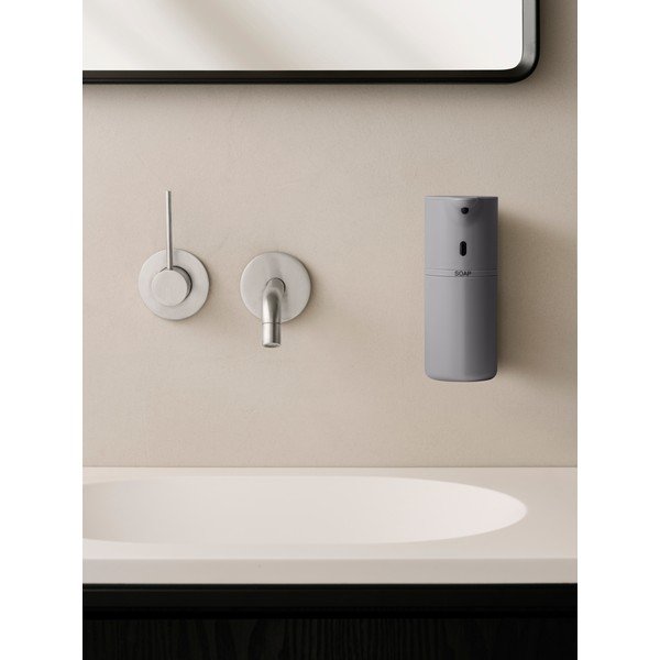 Pelēks pie sienas stiprināms bezkontakta plastmasas ziepju dozators 260 ml Fineo – Blomus-image-1