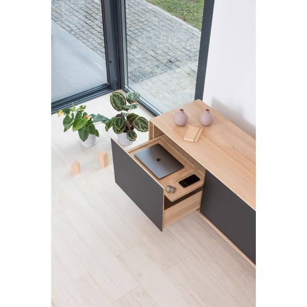 Melns/dabīga toņa ozola masīvkoka TV galdiņš 180x64 cm Fina – Gazzda-image-4