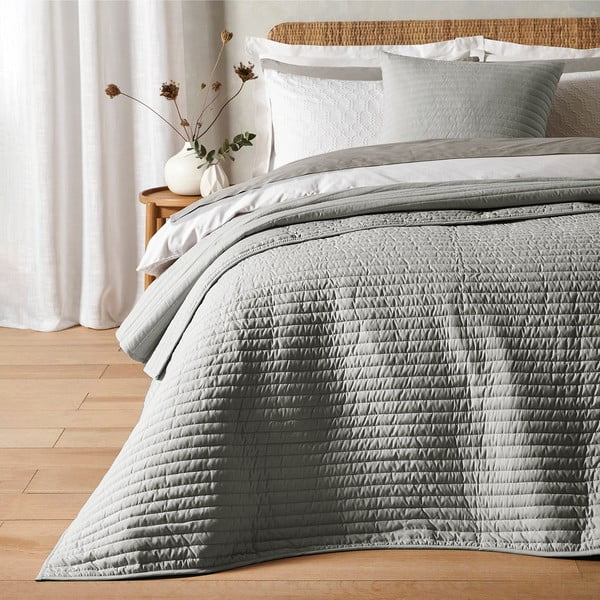 Pelēks stepēts gultas pārklājs divvietīgai gultai 220x230 cm – Bianca