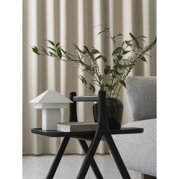 Balta LED galda lampa ar regulējamu spilgtumu ar metāla abažūru (augstums 33,5 cm) Sanaka – Blomus-image-2