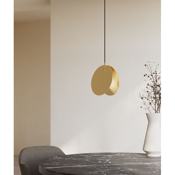 Zelta krāsas piekaramā lampa ar metāla abažūru Monica – Kave Home-image-1