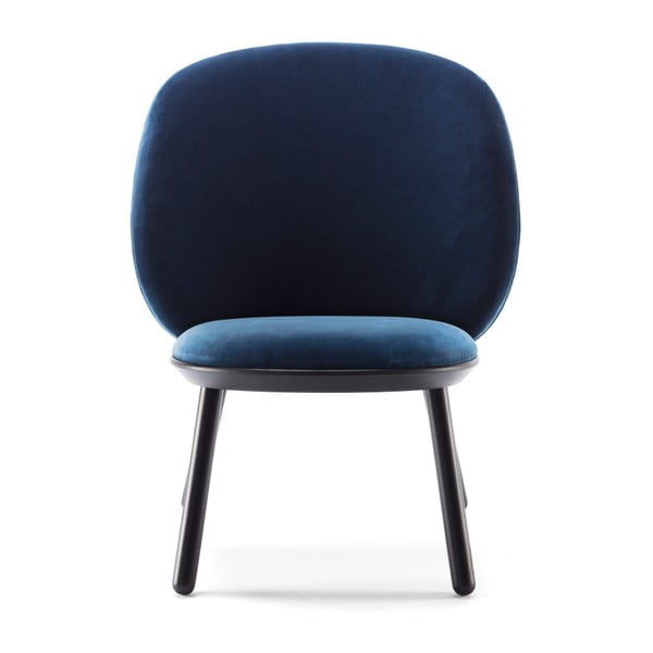 Tumši zils samta krēsls ar oša koka struktūru un ādas detaļām EMKO Naïve