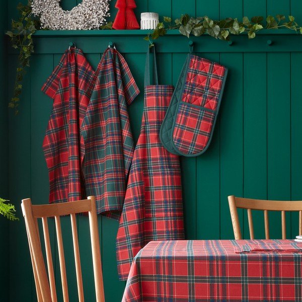 Kokvilnas priekšauts ar Ziemassvētku motīvu Christmas Tartan Check – Catherine Lansfield-image-2
