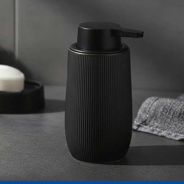 Melns plastmasas ziepju dozators 400 ml Fablo – Wenko-image-1