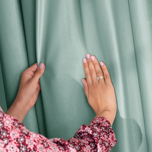 Gaiši zaļš samta daļēji gaismu necaurlaidīgs aizkars 140x270 cm Pleat – Restilo-image-1