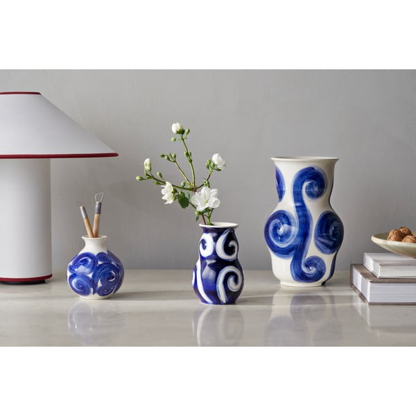 Zila māla ar rokām apgleznota vāze Tulle – Kähler Design-image-3