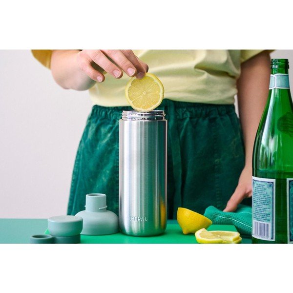 Melna/sudraba krāsas nerūsējošā tērauda pudele 700 ml Vita – Mepal-image-1