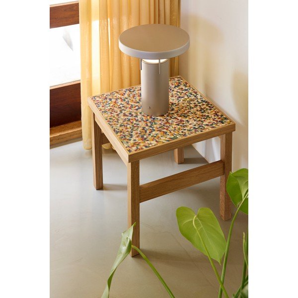 Sānu galdiņš ar ozolkoka imitāciju 40x40 cm Confetti – Hübsch-image-2