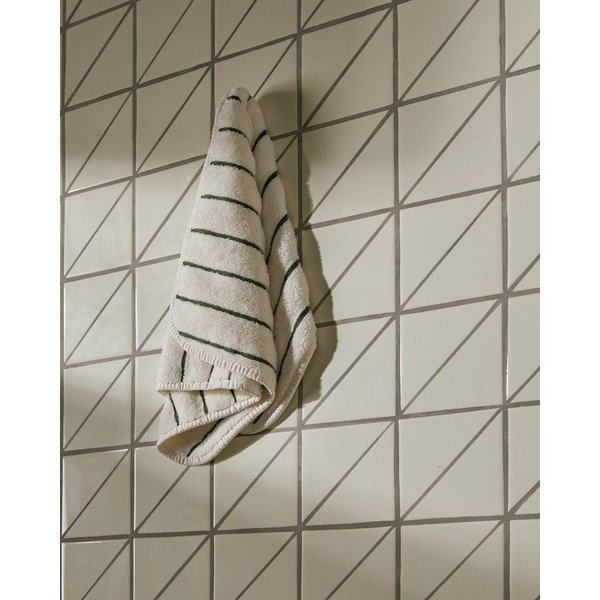 Zaļš/bēšs frotē kokvilnas dvielis 30x50 cm Dorane – Kave Home-image-1