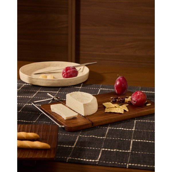 Koka griešanas dēlis 29 x 22 cm Rommu – Kave Home-image-1