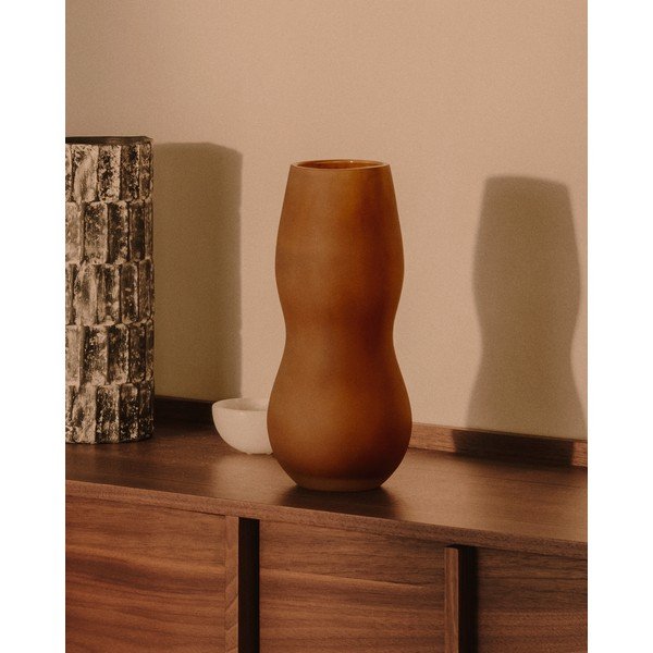 Brūna stikla vāze (augstums 32 cm) Crila – Kave Home-image-1