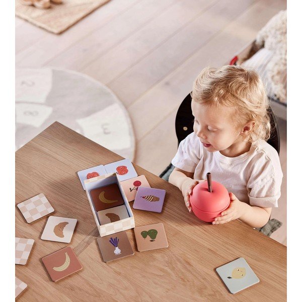 Sarkana silikona bērnu krūze Apple – OYOY Mini-image-4