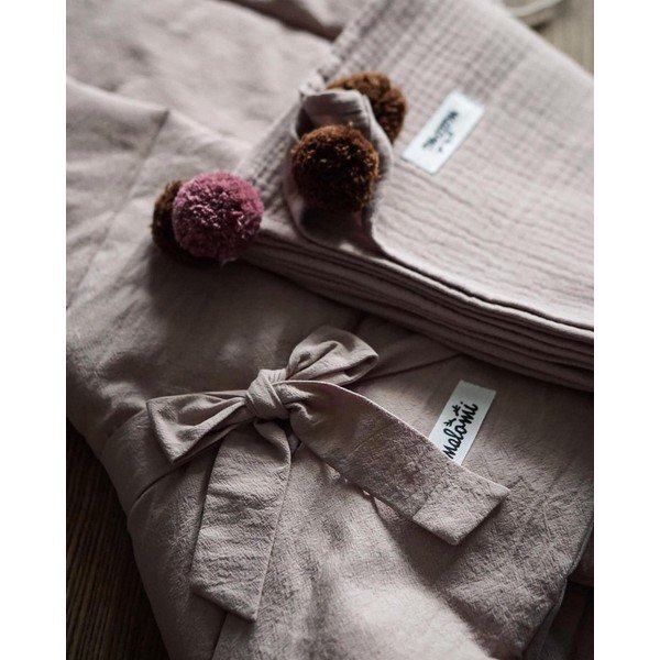 Konjaka brūna muslīna bērnu sega 100x140 cm Pompon – Malomi Kids-image-1