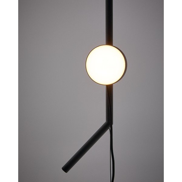 Melna LED stāvlampa ar regulējamu spilgtumu (augstums 339 cm) Orey – Kave Home-image-2