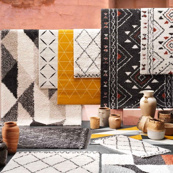 Bēšs paklājs no kokvilnas maisījuma 68x110 cm Modesto – douceur d'intérieur-image-1