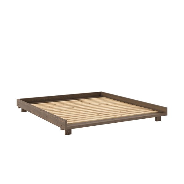 Brūna priedes masīvkoka divvietīga gulta ar redelēm 180x200 cm Social – Karup Design