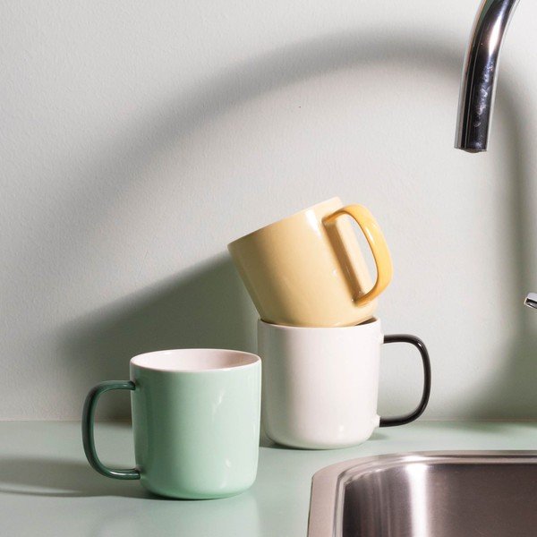 Gaiši zaļa krūze no sintētiskā kaula porcelāna 370 ml Mae – ONA-image-1