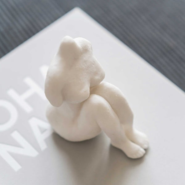 Polirezīna statuete (augstums 14 cm) Sitting Woman – Mette Ditmer Denmark-image-2