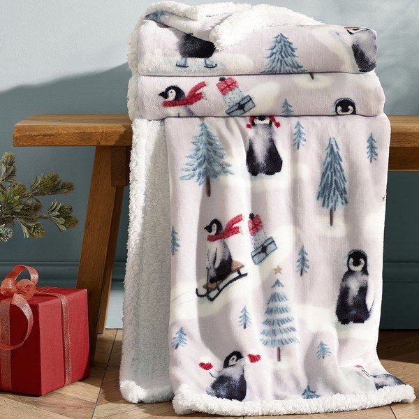 Balts pleds ar Ziemassvētku motīvu 170x130 cm Christmas Sherpa Penguins – Catherine Lansfield-image-3