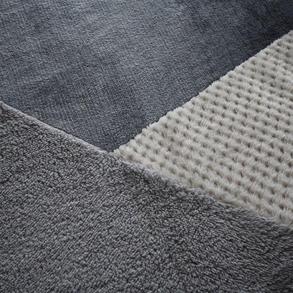 Pelēka vienguļamā flīsa gultas veļa 135x200 cm Cosy Larsson Geo – Catherine Lansfield-image-4