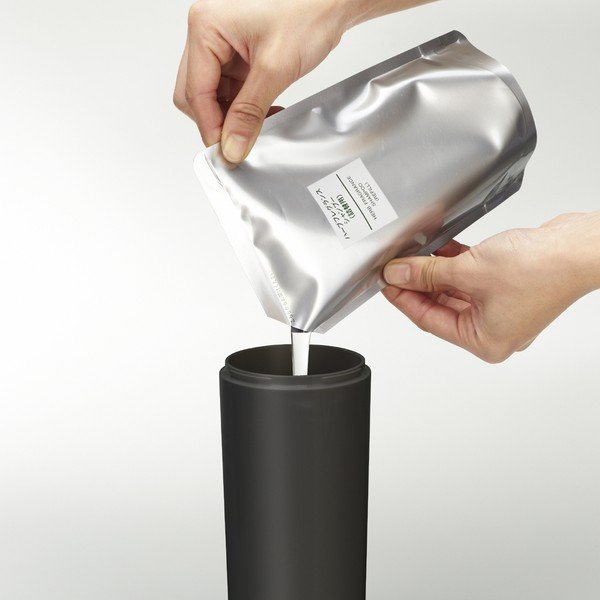 Melns plastmasas ziepju dozators 500 ml Round – YAMAZAKI-image-2