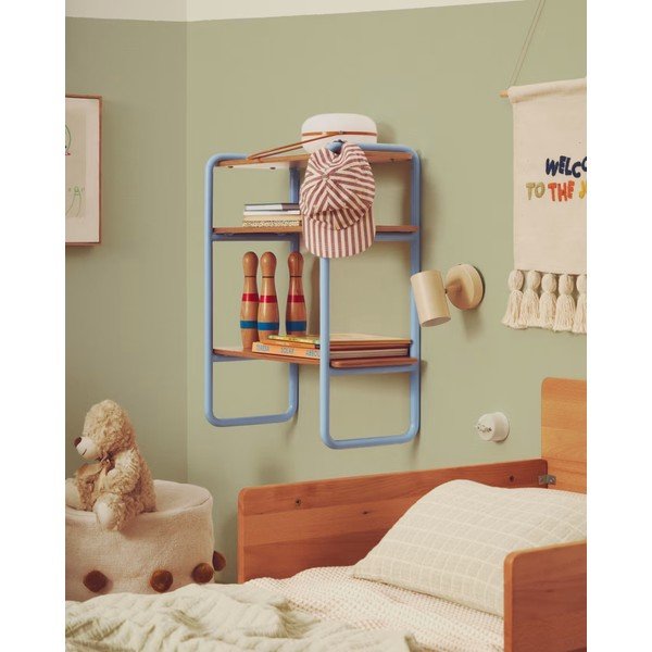 Gaiši zils/dabīga toņa piekarināms bērnu grāmatu plaukts ar oškoka imitāciju 60x70x28 cm Tinn – Kave Home-image-1