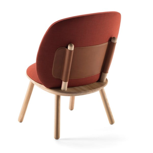 Konjaka brūns krēsls ar oša koka struktūru un ādas detaļām EMKO Naïve-image-3